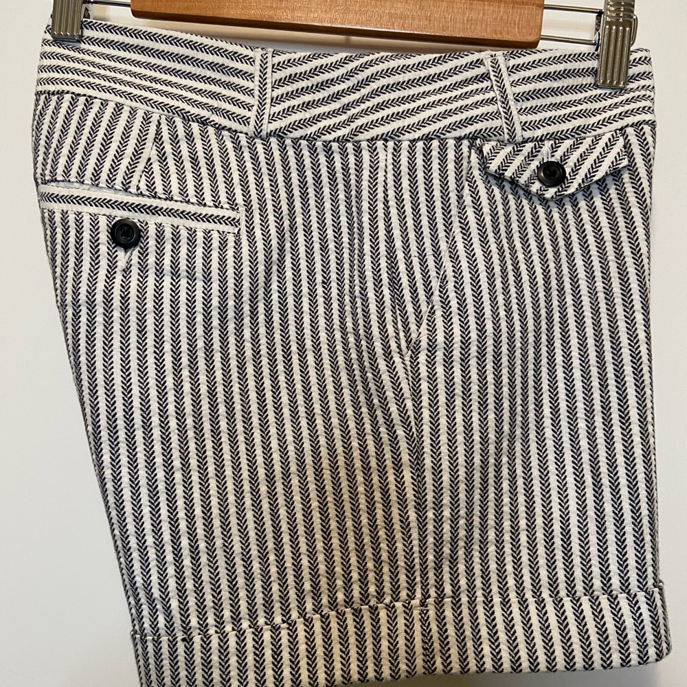 INC Shorts Ladies Size 2 Linen/Cotton Black stripe